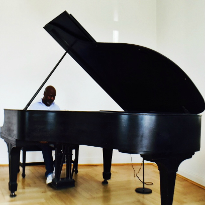 Godfrey Assem, piano teacher at Kara Johnstad - School Of Voice | www.schoolofvoice.berlin